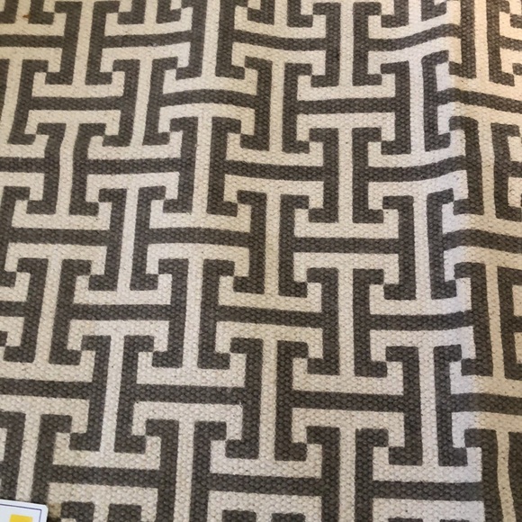 Patterned Rug with Tassels - Picture 3 of 4